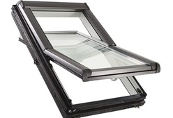 Центрально-поворотное мансардное окно ROTO Designo R45 K из ПВХ с термо-блоком WD