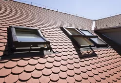 Центрально-поворотное мансардное окно ROTO Designo R45 K из ПВХ с термо-блоком WD-7