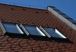 Центрально-поворотное мансардное окно ROTO Designo R45 K из ПВХ-5