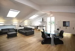 Центрально-поворотное мансардное окно ROTO Designo R45 K из ПВХ-9