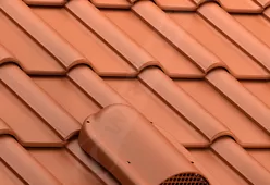 Кровельный аэратор Tile для цементно-песчаной черепицы-1 Кровельный аэратор Tile для цементно-песчаной черепицы-1
