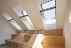 Центрально-поворотное мансардное окно ROTO Designo R45 H из дерева с термо-блоком WD-7