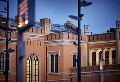 Мансардное окно с поднятой осью поворота ROTO Designo R75 H из дерева с термо-блоком WD-8