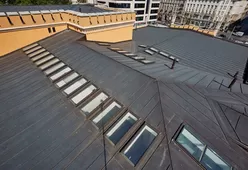 Мансардное окно с поднятой осью поворота ROTO Designo R75 H из дерева с термо-блоком WD-9