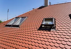 Центрально-поворотное мансардное окно ROTO R49 H из дерева с термо-блоком WD-4